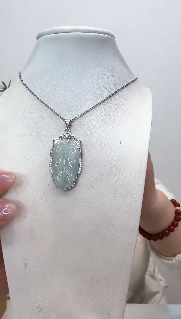 【闪购商品】翡翠吊坠(赠链)银S925镶嵌小叶子
