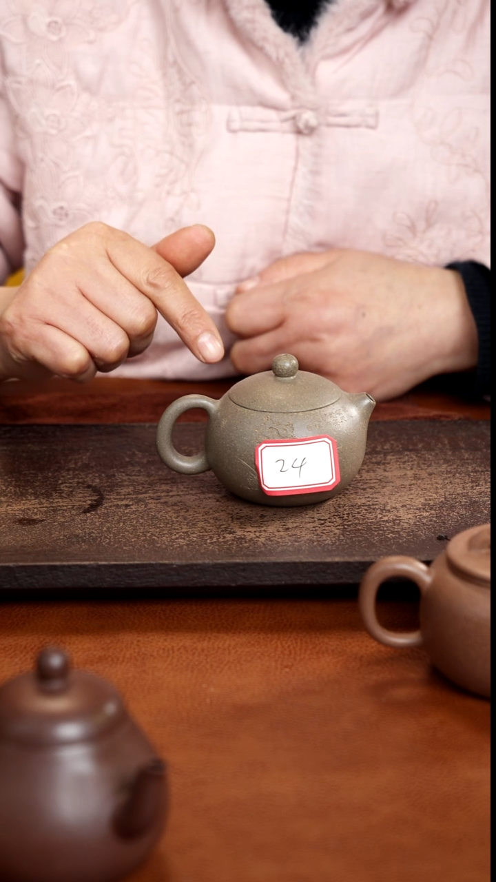 茶壶紫砂40目青降刻绘西施