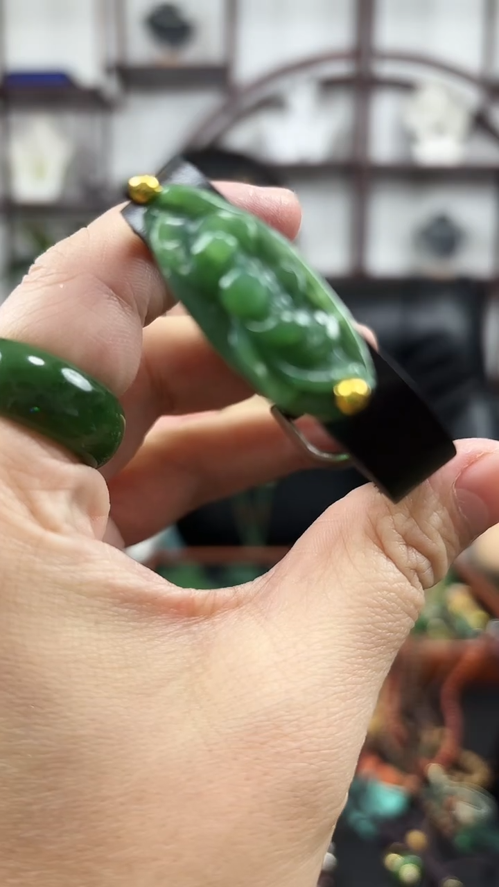 颈饰未镶嵌和田玉花