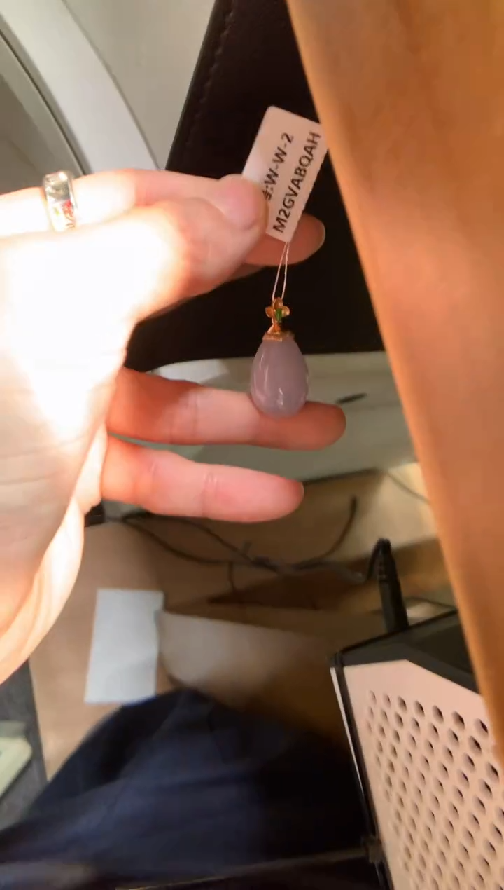 颈饰18K金镶嵌翡翠水滴