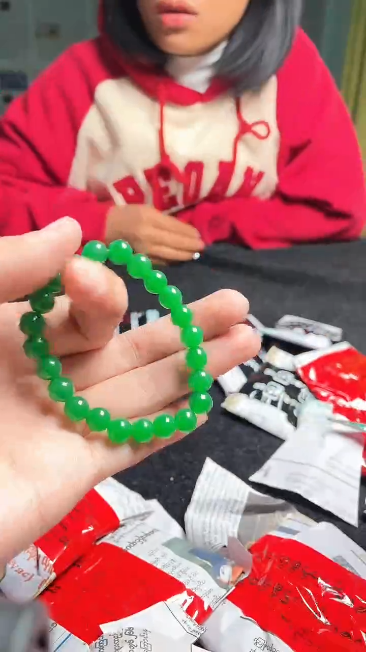 猛子收货满绿手串