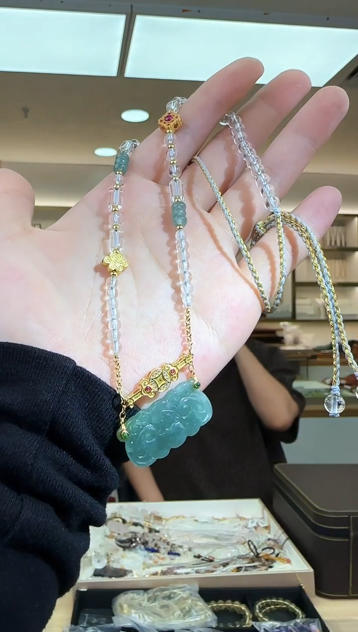 【闪购商品】翡翠颈饰未镶嵌         