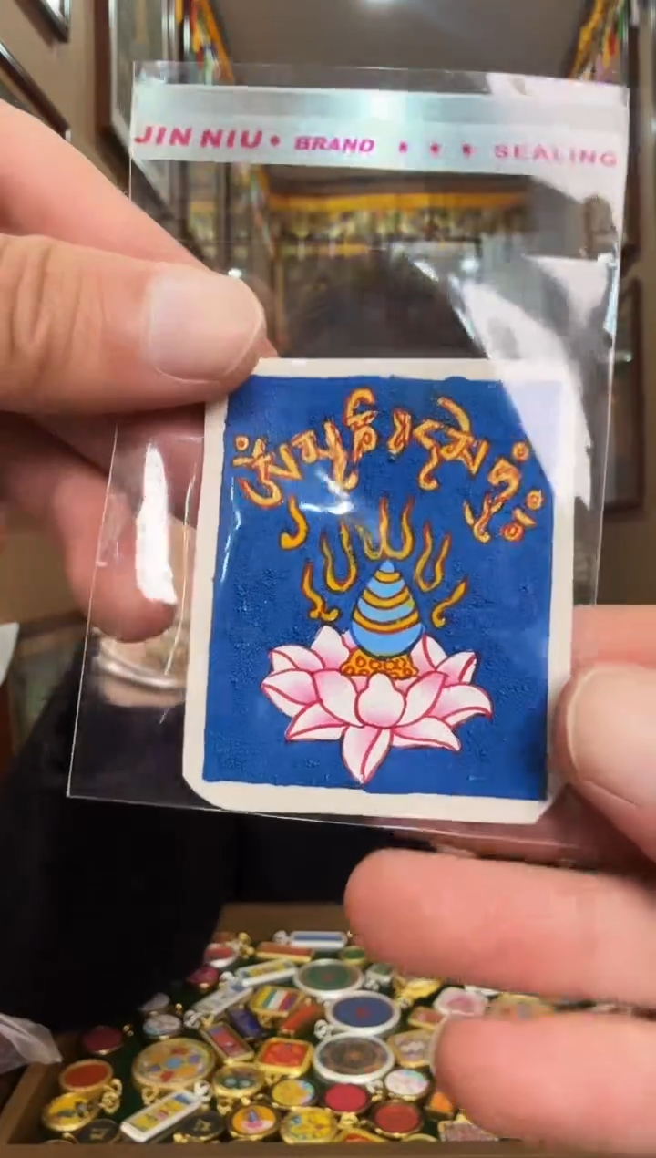 吊坠背卡-热贡纯手绘唐卡