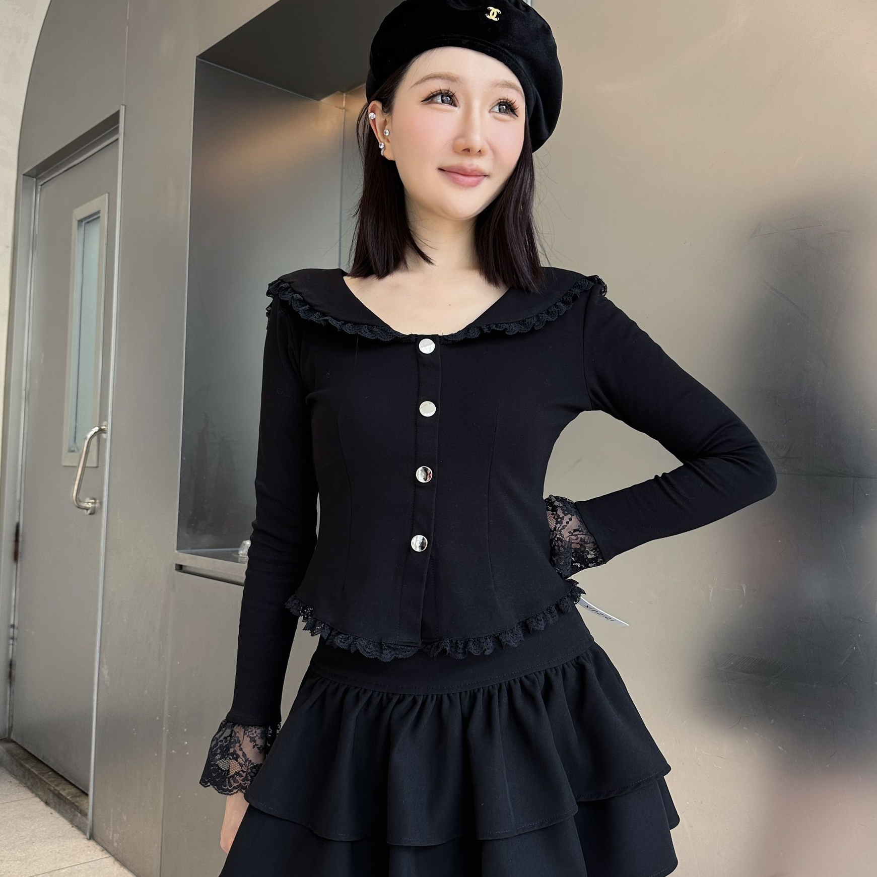 大翻领上衣气质收腰装饰扣T弹力显瘦气质修身短款新时尚百搭