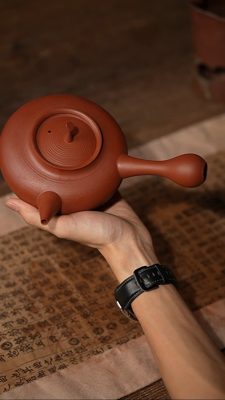 040朱泥偏型侧把壶