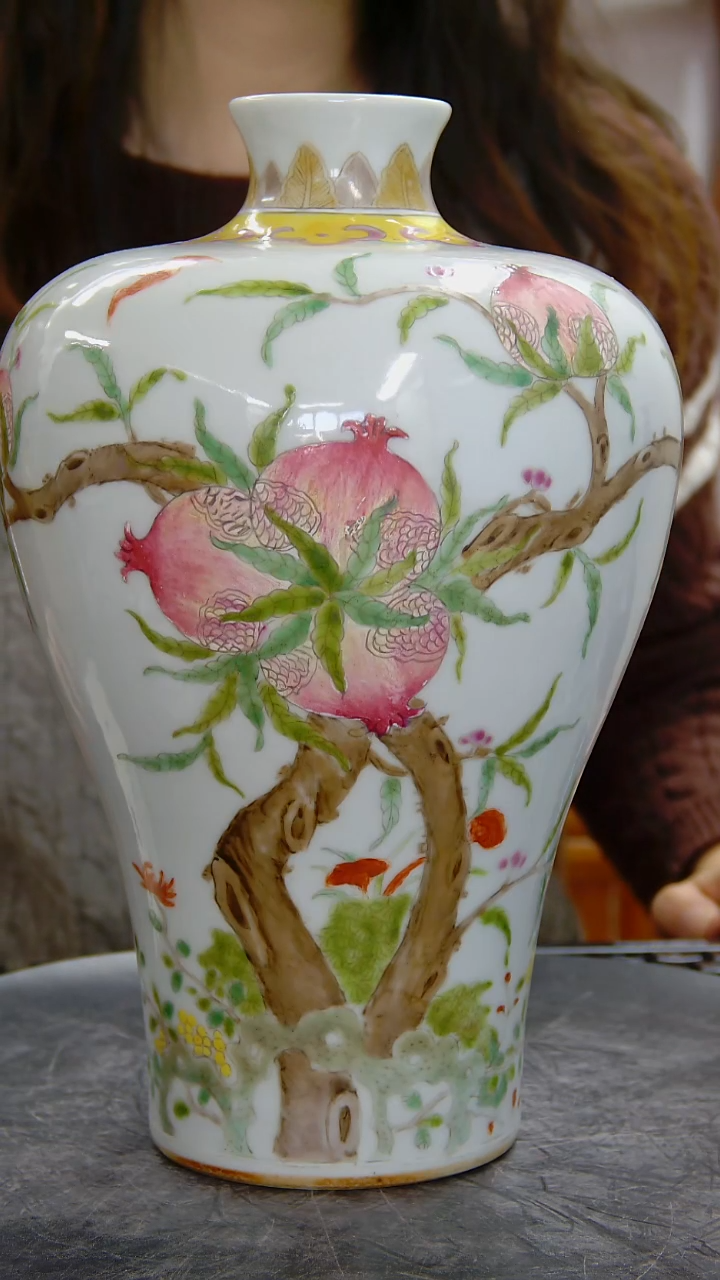 瓶粉彩石榴纹花卉梅瓶#5104#
