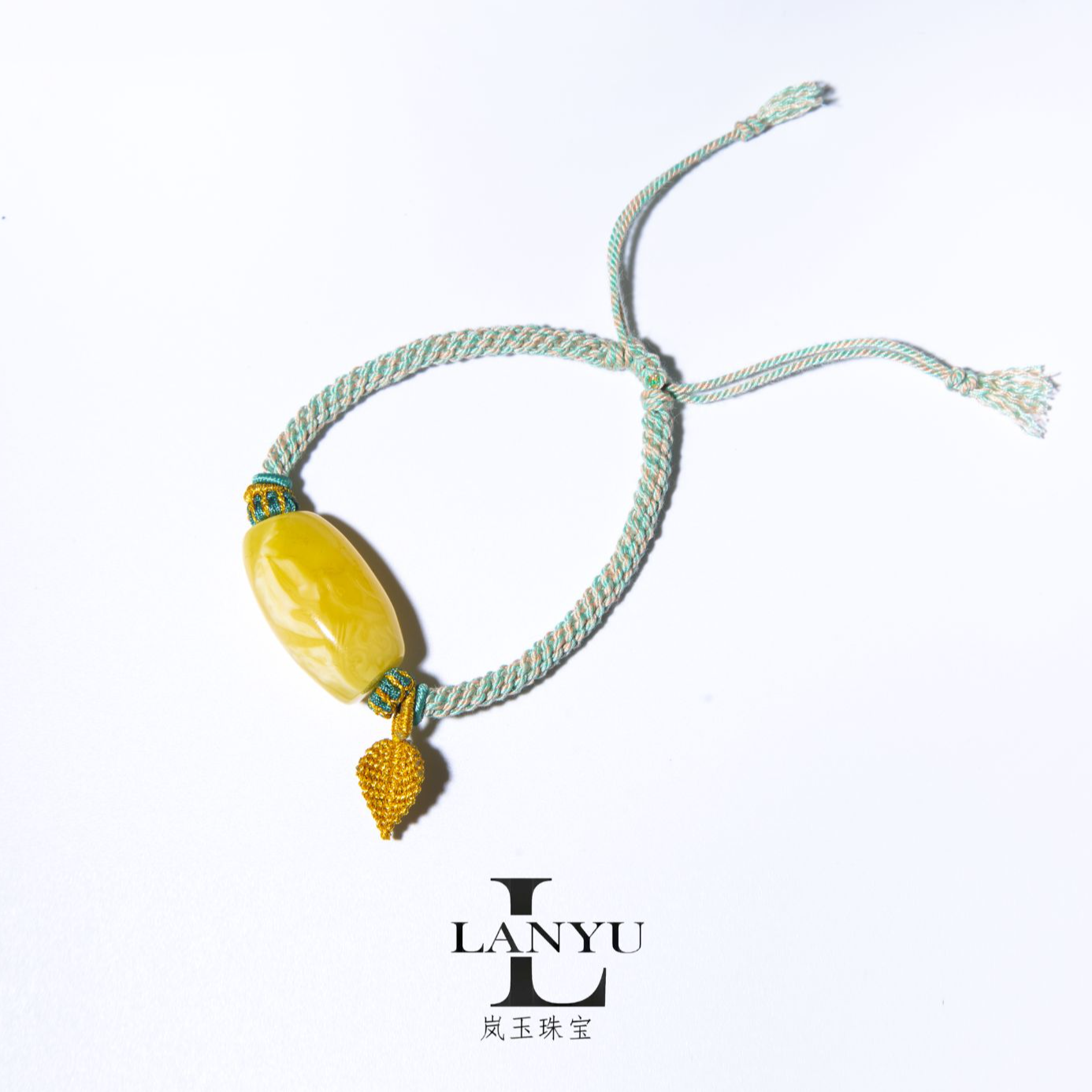 【岚玉珠宝】俄料蜜蜡妖花马蹄扣手链设计款