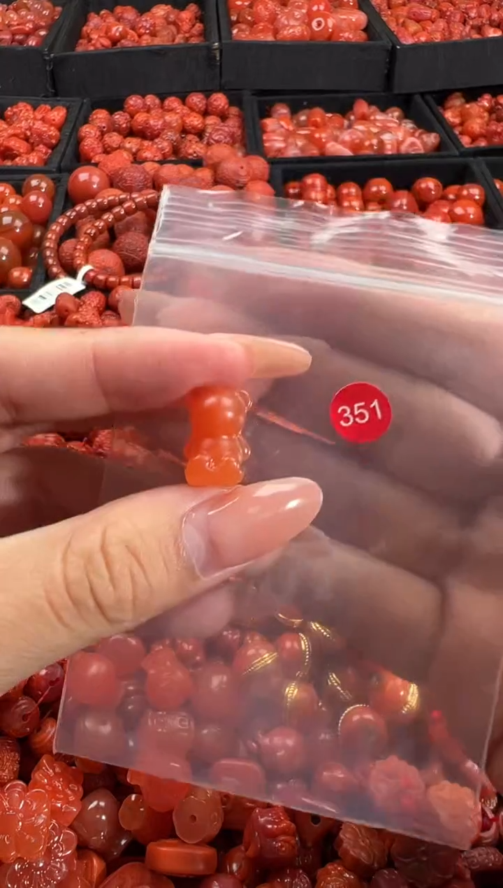 南红玛瑙未镶嵌颈饰1