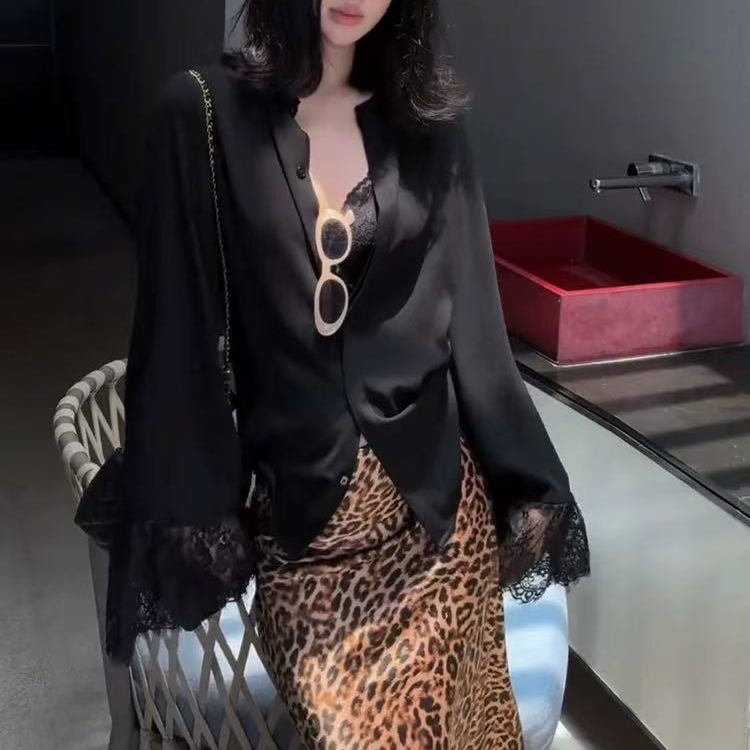 【胖彤彤】9977#千金风拼接蕾丝V领衬衫Y/884