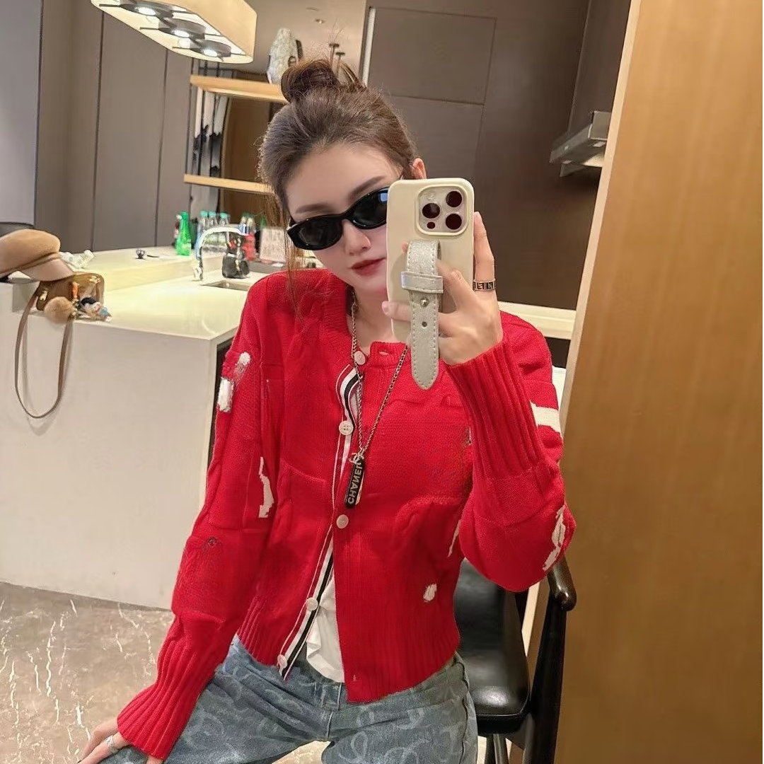 秋冬新款小狗刺绣圆领长袖针织衫女上衣时尚名媛轻奢2699