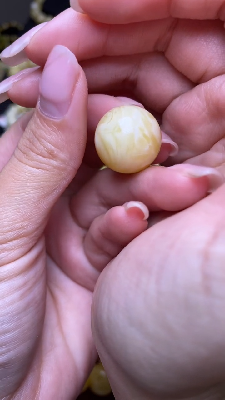 未镶嵌琥珀裸石葵. 20