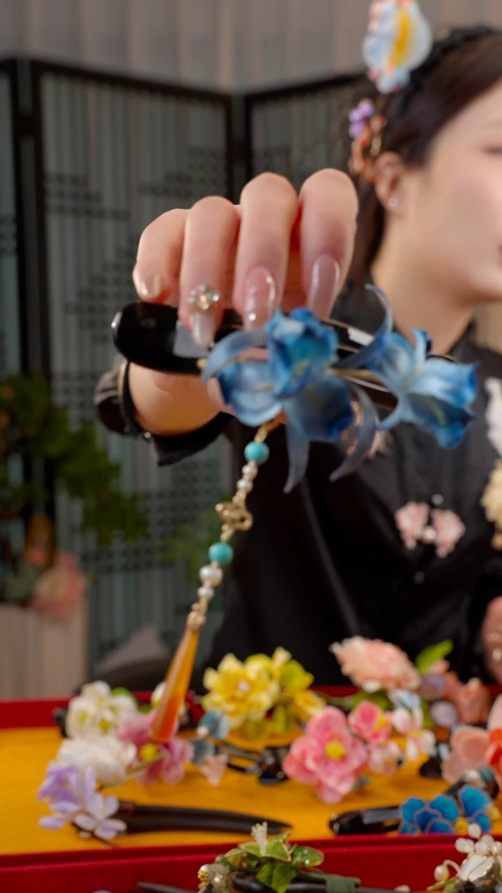 刺绣思**?非遗苏绣绒花