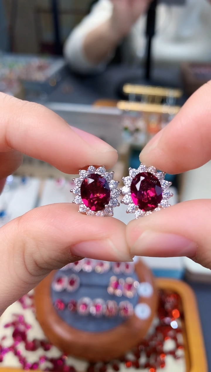 【闪购商品】石榴石耳钉银S925镶嵌天然镁铝