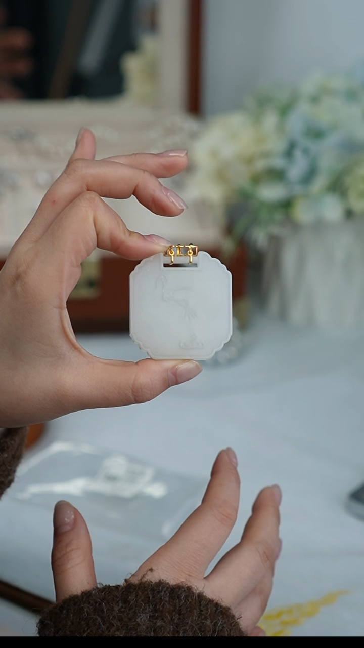 【闪购商品】和田玉吊坠(不含链)18K金镶嵌吊坠