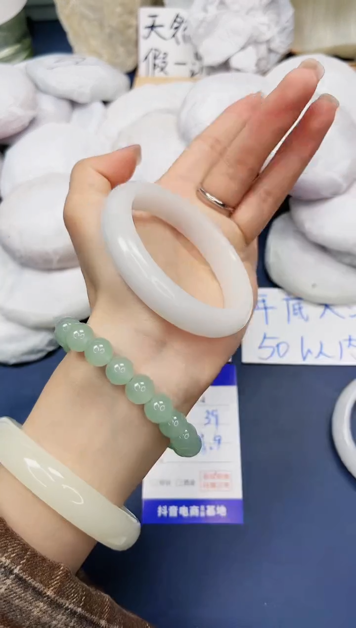 【闪购商品】石英质玉手镯未镶嵌4--玉兰白-圈口53