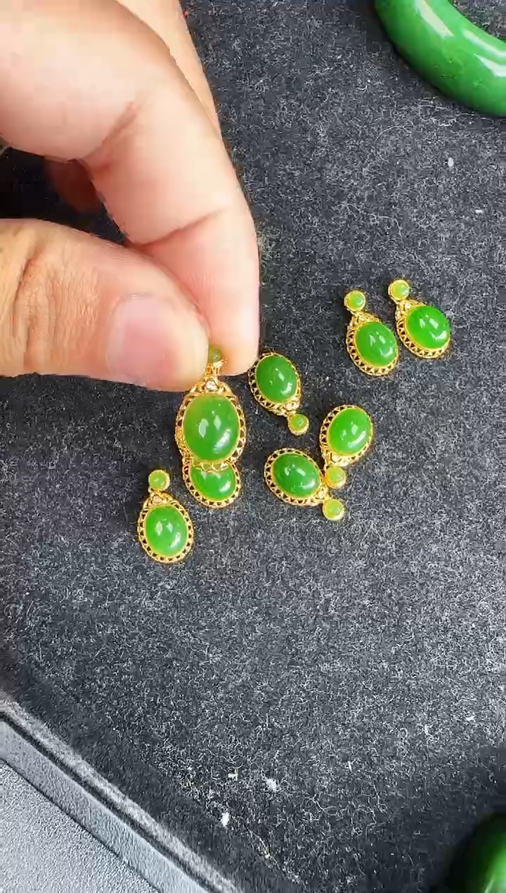 和田玉18K金镶嵌颈饰蛋面多样性发一