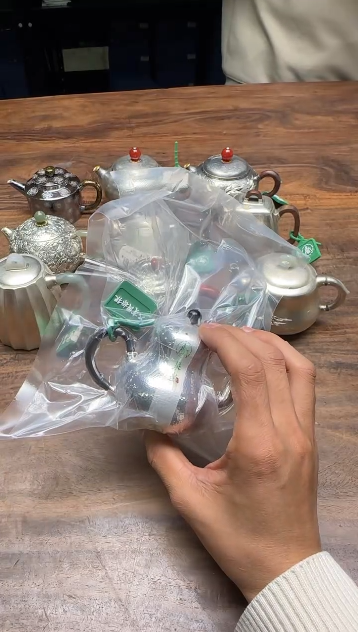 ?**?呆坐 锤纹如意梨形壶