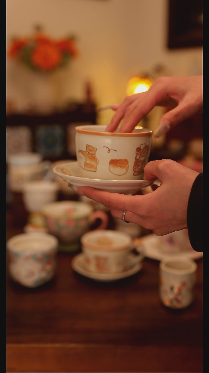 陶瓷手柄款面包小兔杯碟  手绘釉下彩