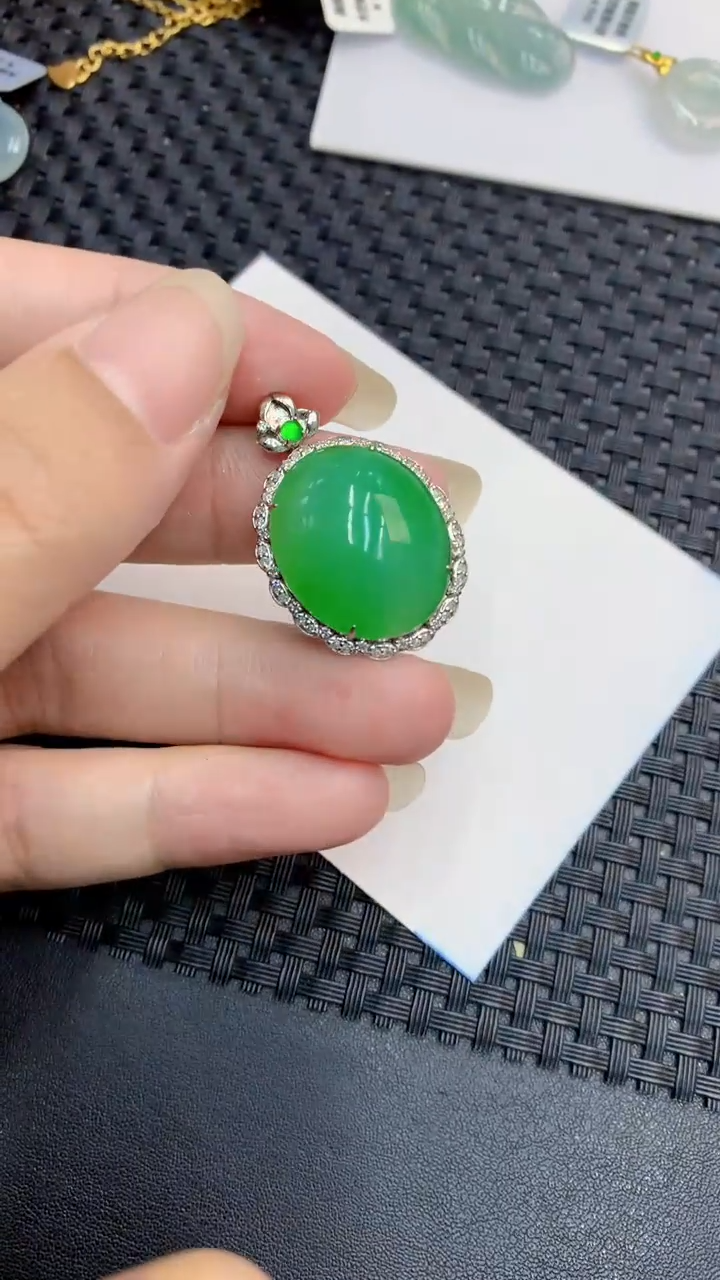 【闪购商品】翡翠颈饰18K金镶嵌            8