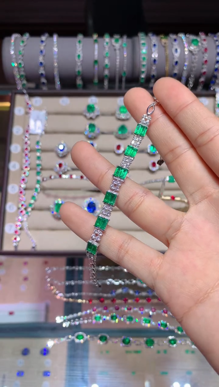 【闪购商品】祖母绿手链18K金镶嵌3.08CT