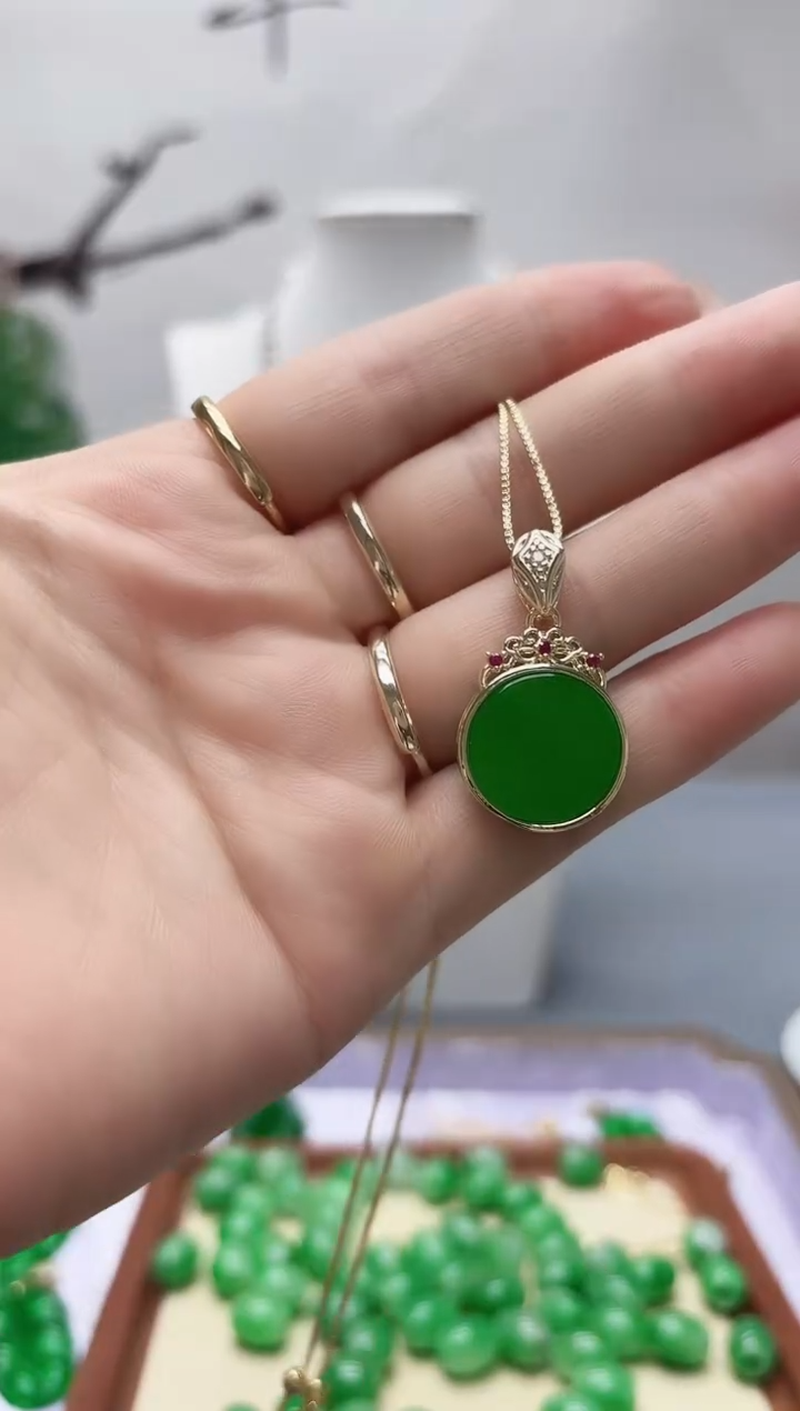 高货阳绿圆牌无事牌吊坠