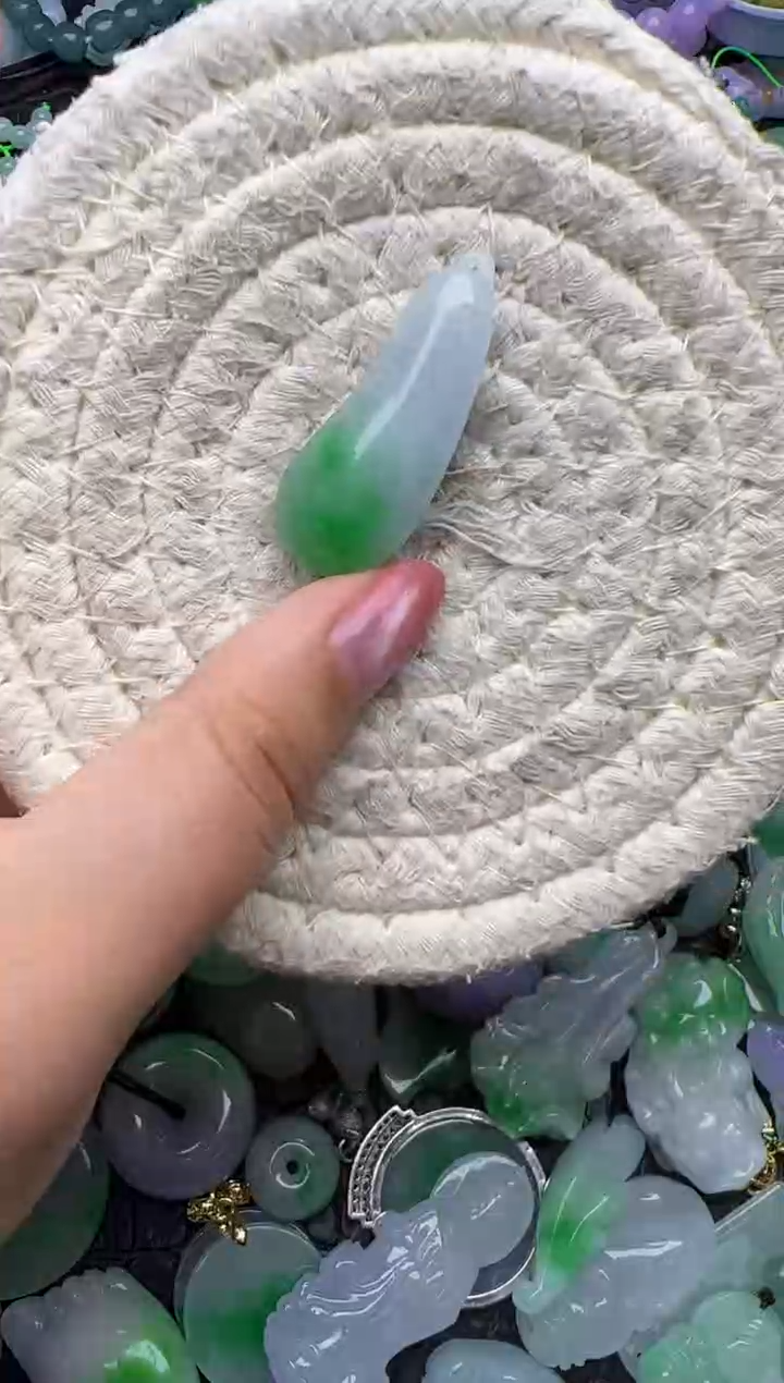 颈饰未镶嵌翡翠天然缅甸翡翠吊坠