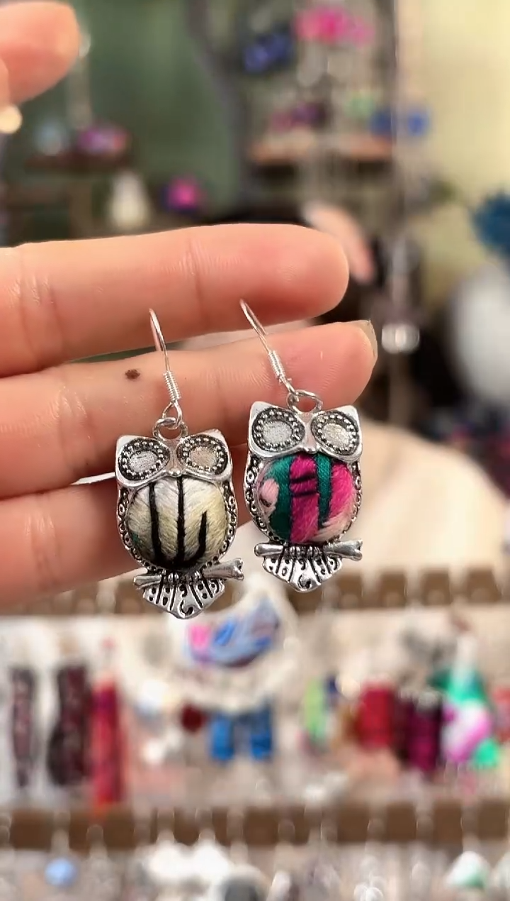 彩云南阁非遗老绣苗银饰品525