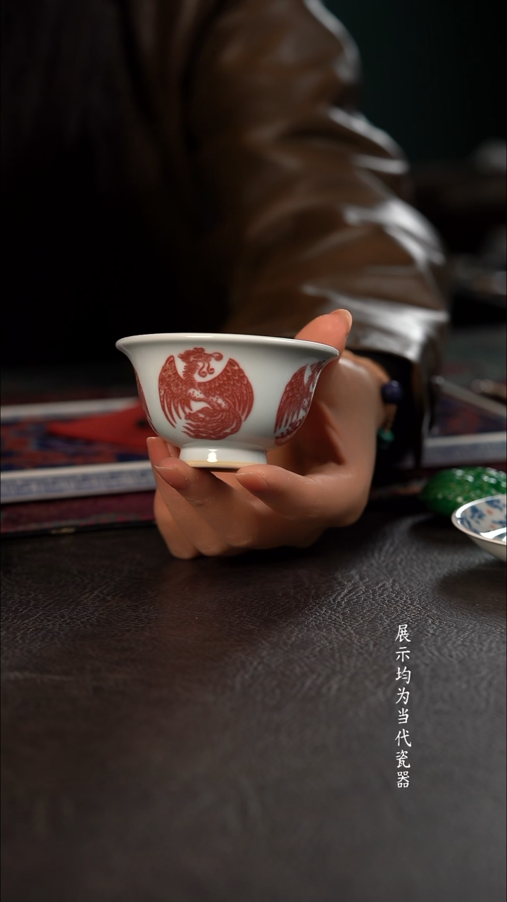 贵红窑釉里红团凤纹压手杯