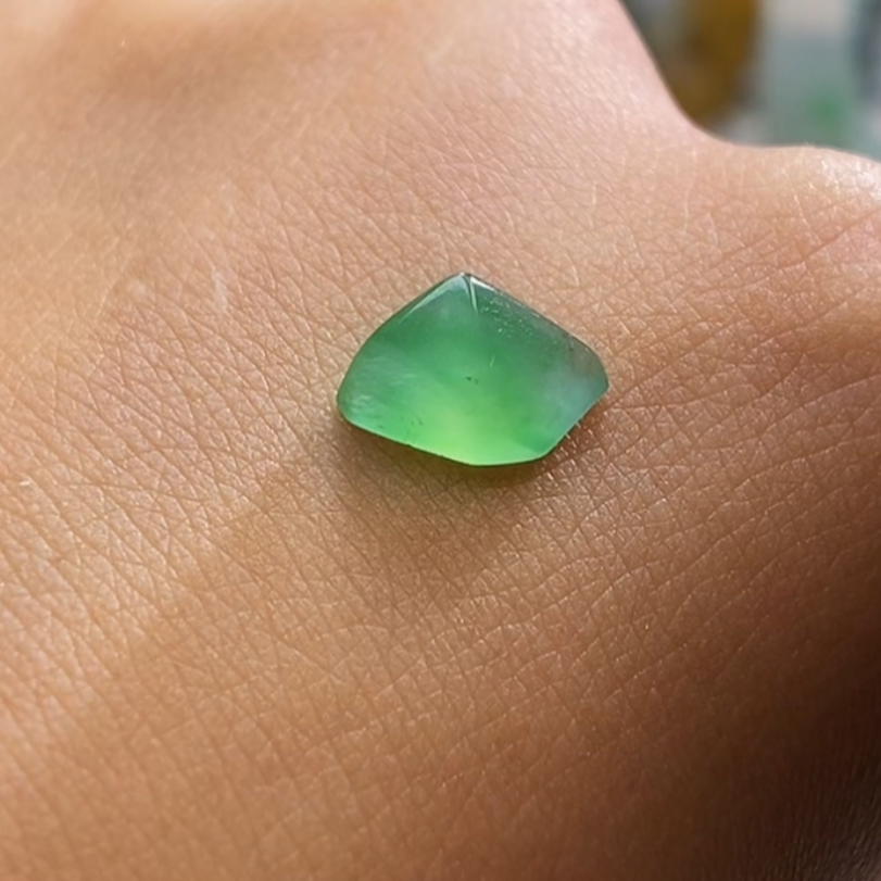 天然A货翡翠木那冰绿随形戒面