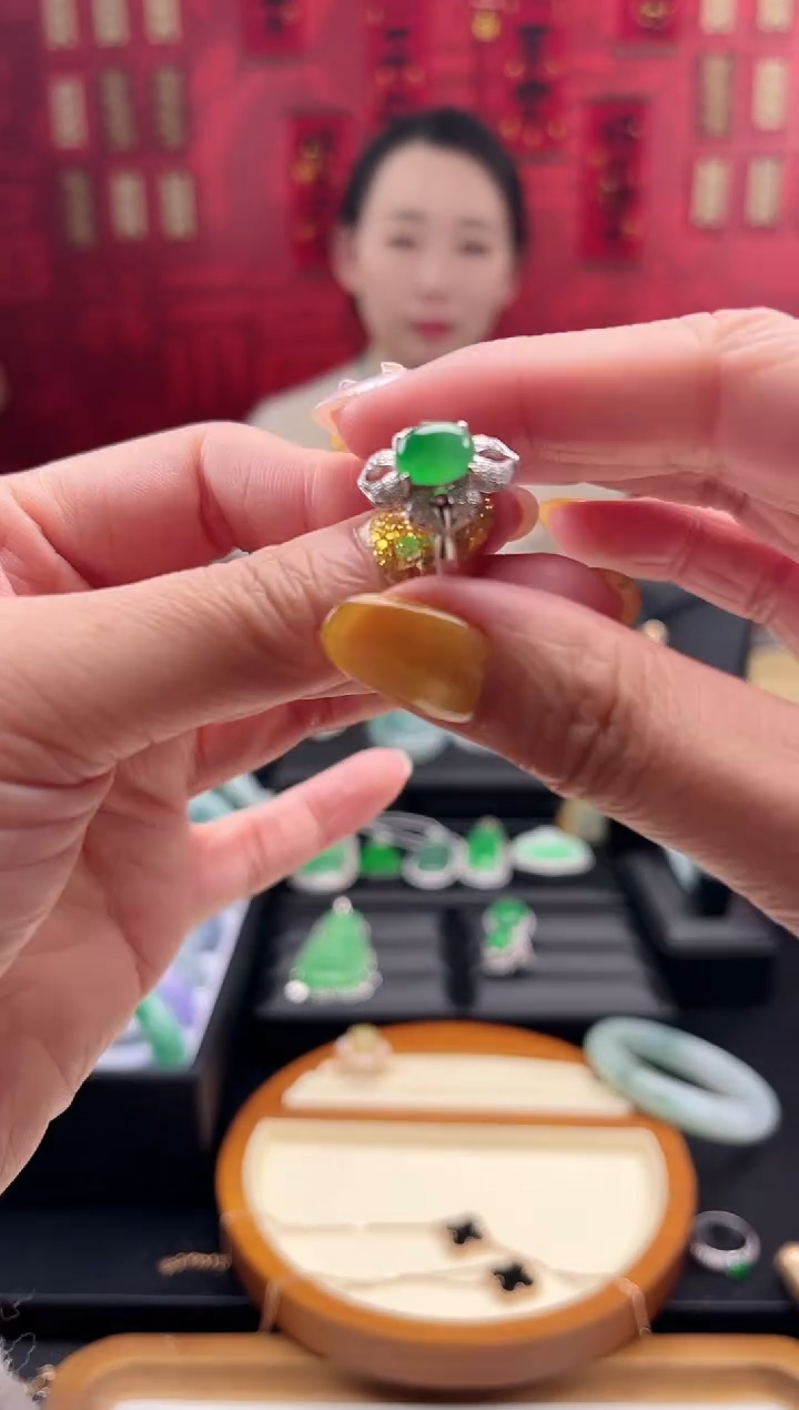 【闪购商品】翡翠戒指18K金镶嵌戒指