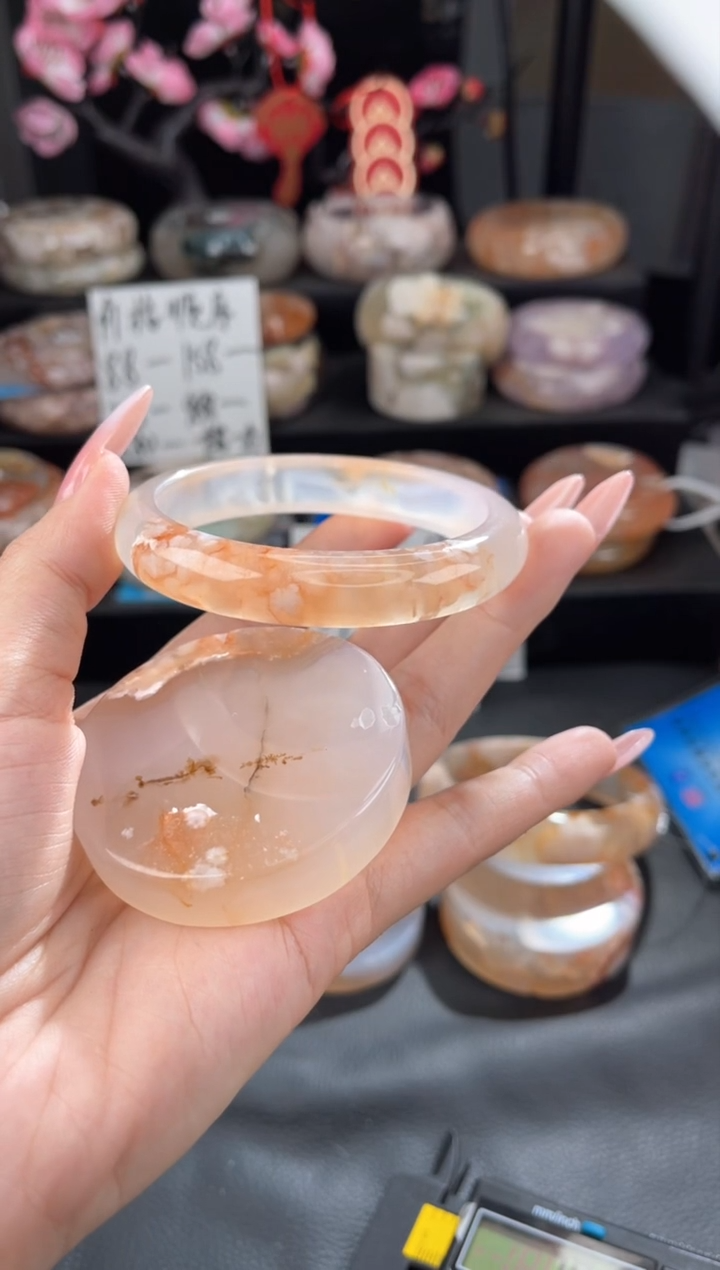 【闪购商品】石英质玉手镯未镶嵌58