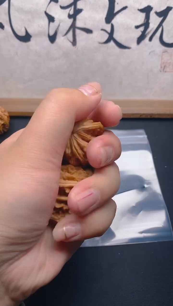核桃蒋**?文玩核桃