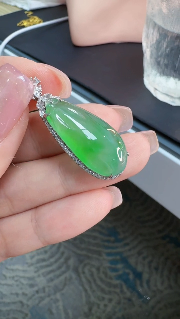【闪购商品】翡翠颈饰18K金镶嵌缅甸翡翠A货吊坠