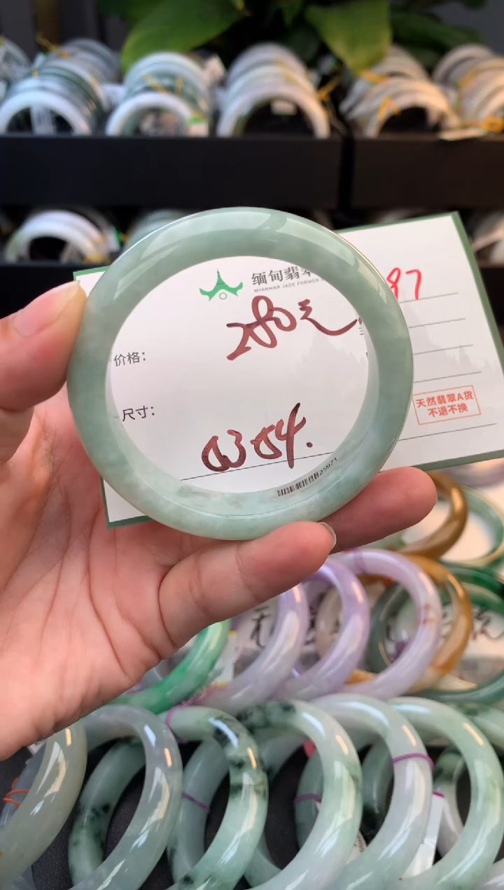 未镶嵌定制翡翠毛货需精细抛光+多人