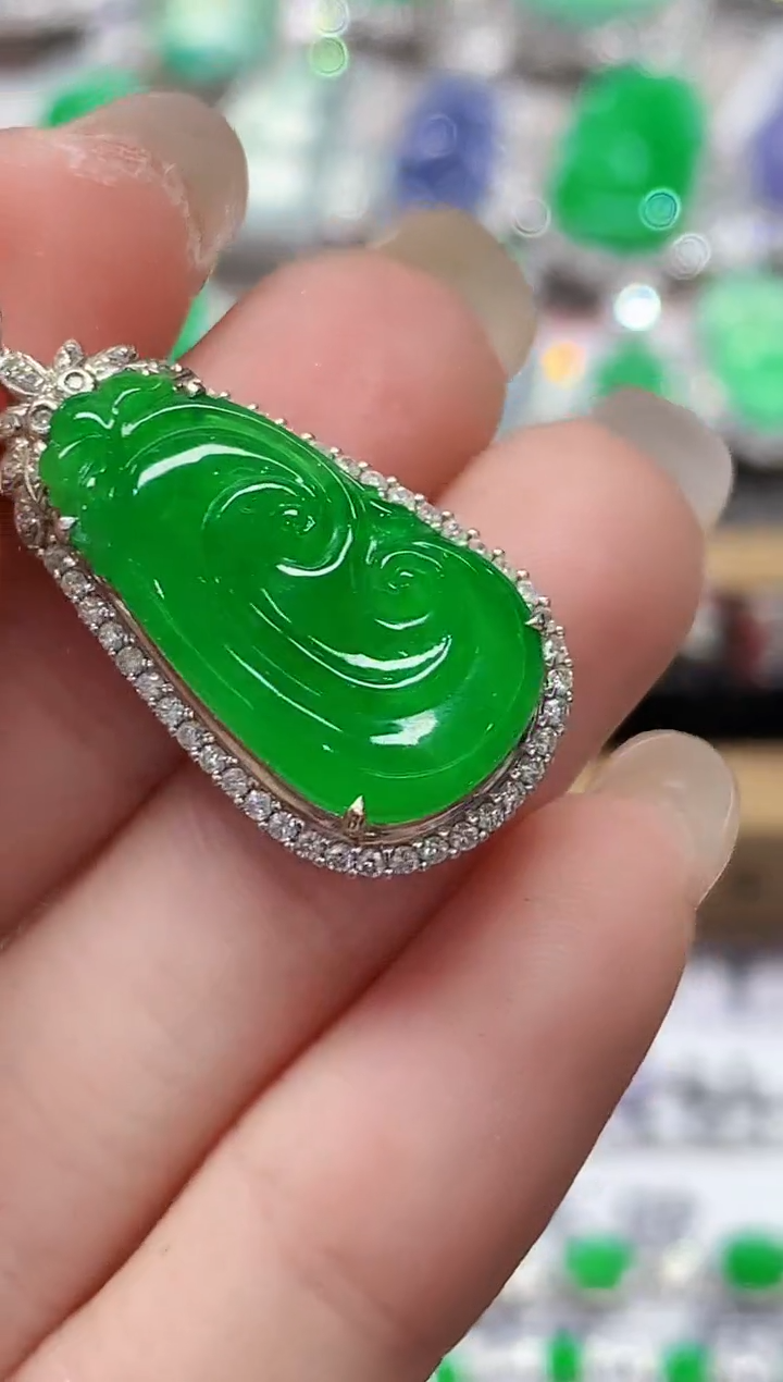 吊坠(不含链)18K金镶嵌翡翠多样性发其一