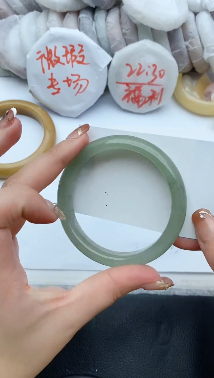 【闪购商品】石英质玉手镯未镶嵌B197+58/59