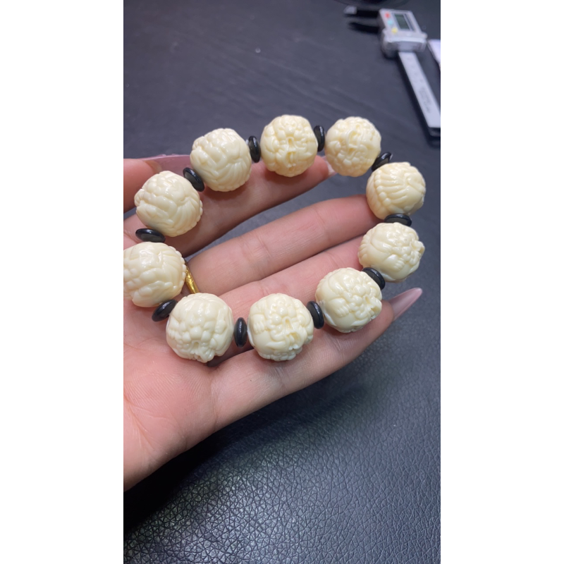 B  849  卡20貔貅白蜜手串