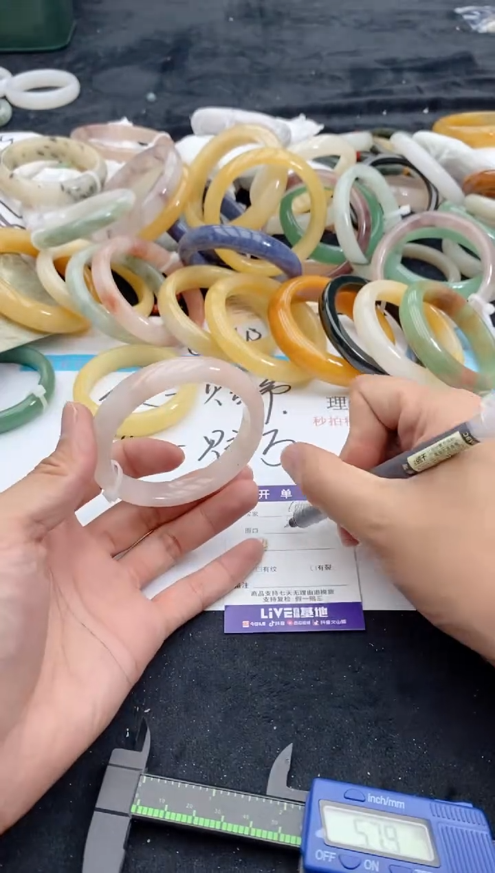 【闪购商品】石英质玉手镯未镶嵌104