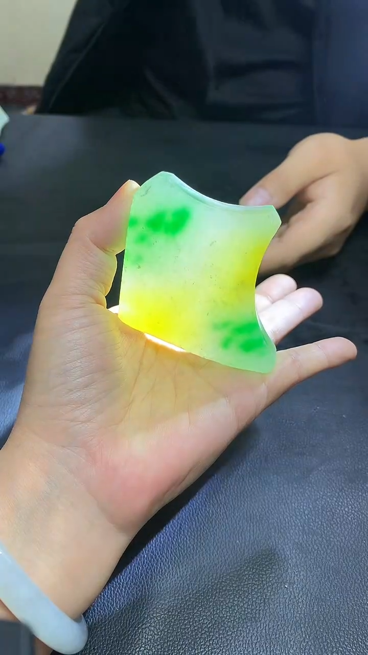 玉冰黄加绿边角毛胚