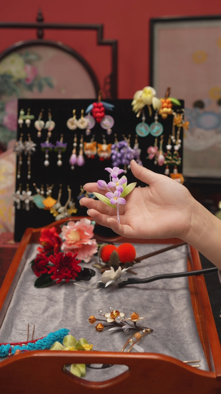 刺绣非遗绒花手工饰品