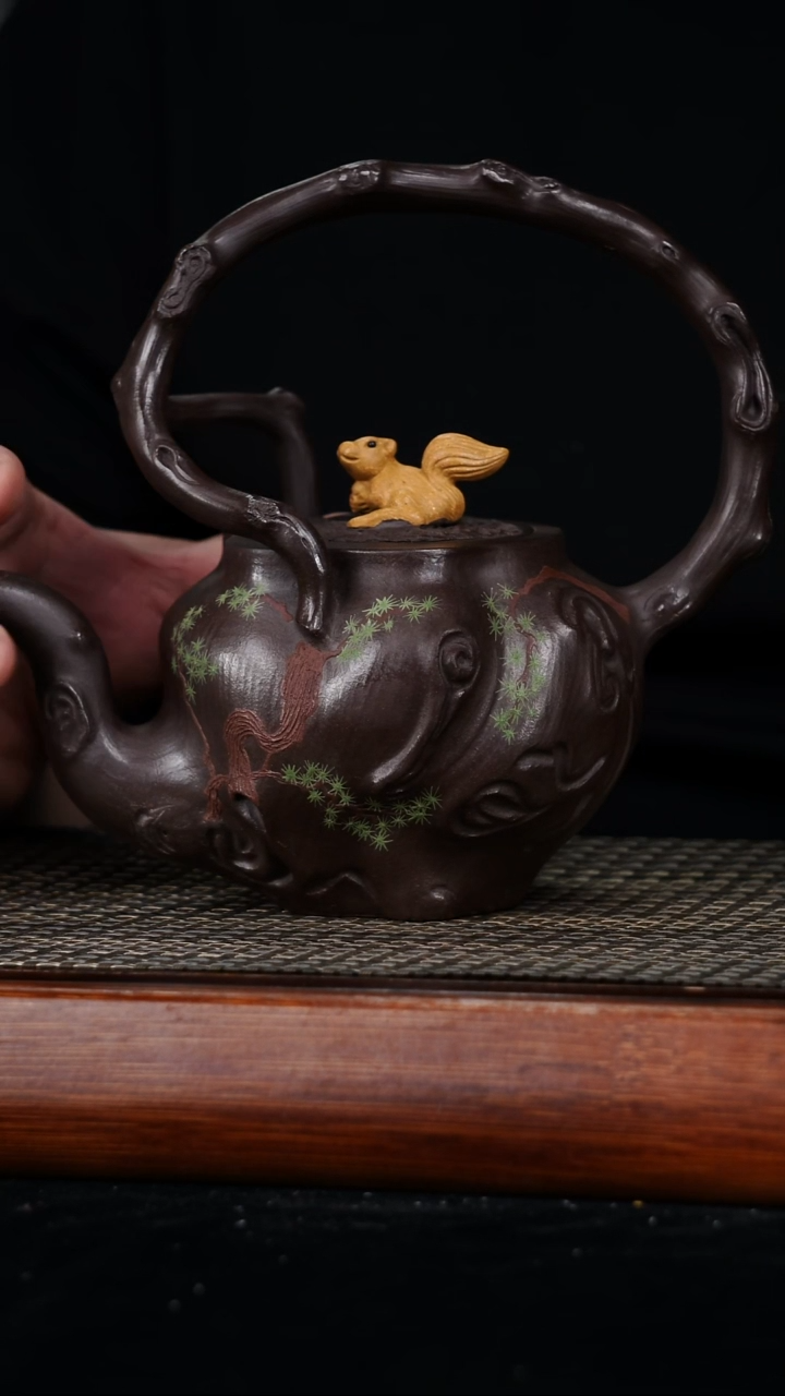 茶壶紫砂原矿紫泥松鼠提梁480cc