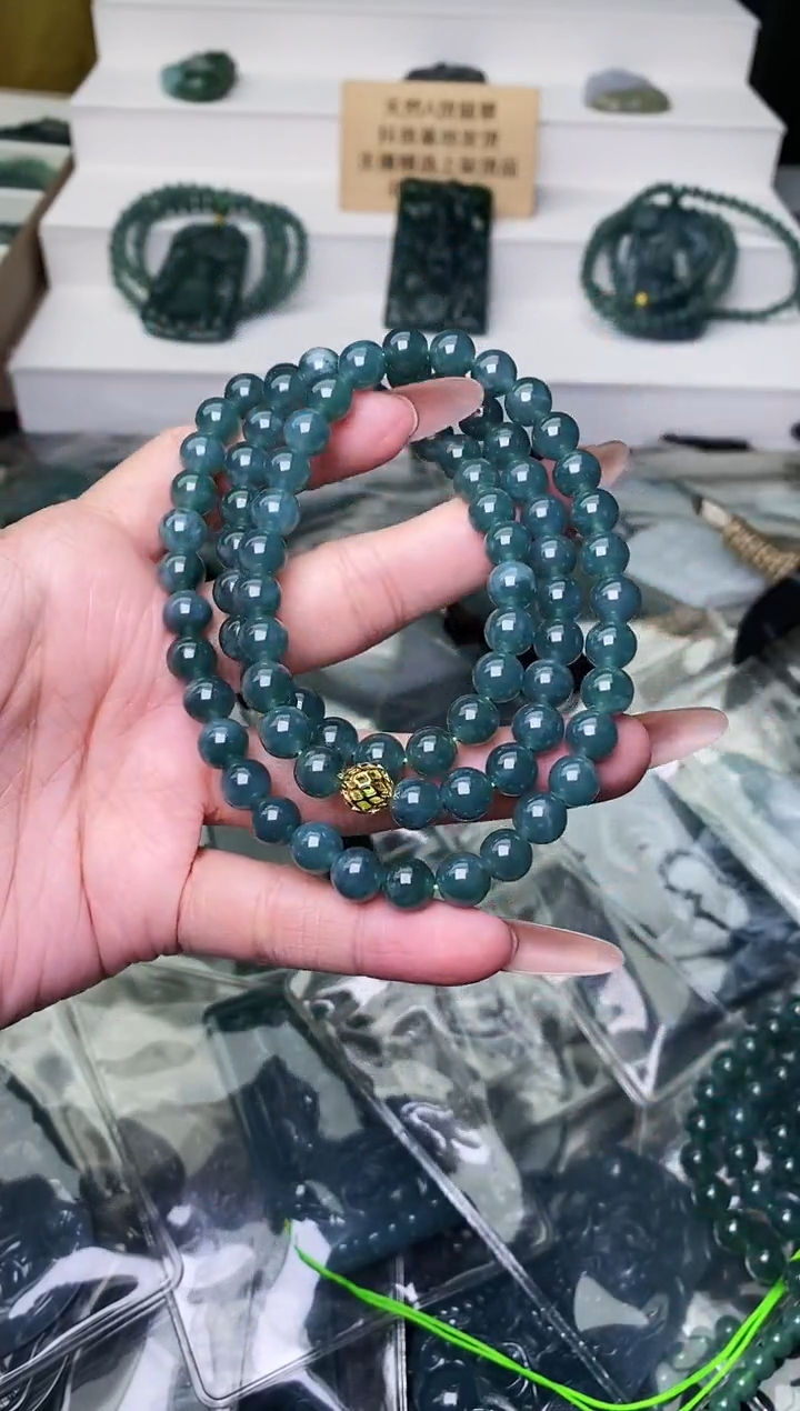 颈饰未镶嵌翡翠 