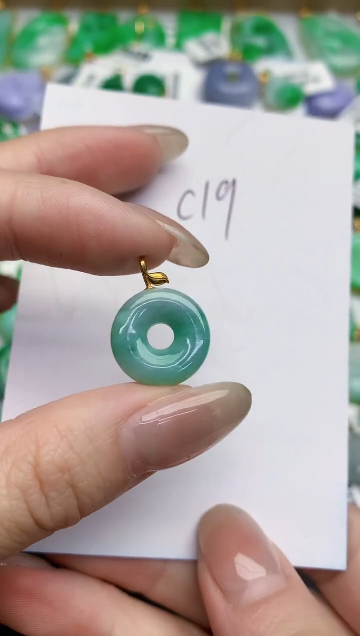 翡翠18K金镶嵌颈饰缅甸天然翡翠A货