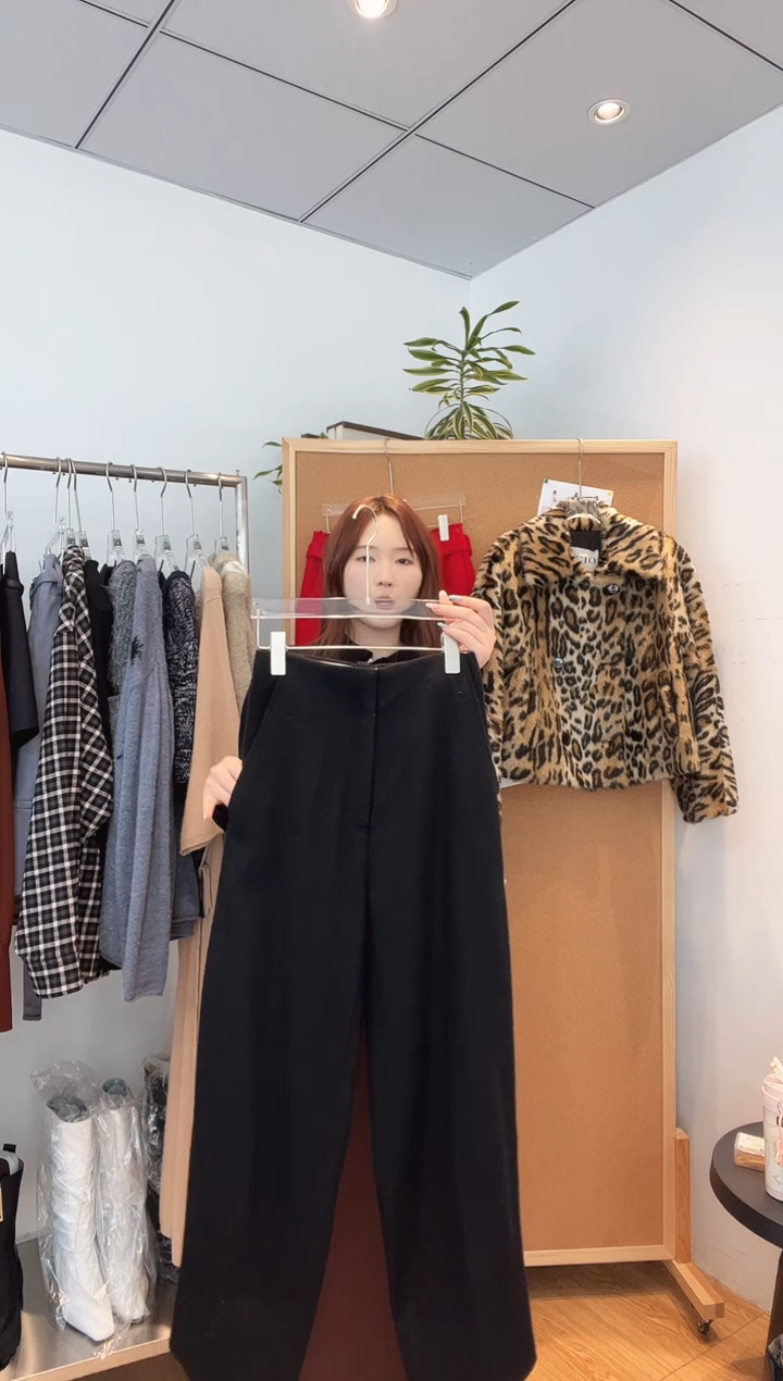 编号090 GIA 羊毛厚款  秋冬裤 2折待开价