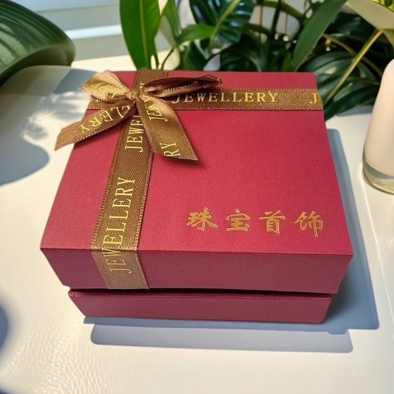 首饰盒/箱 Z-8135    珠宝首饰专柜礼盒 + 5G精工一字戒指
