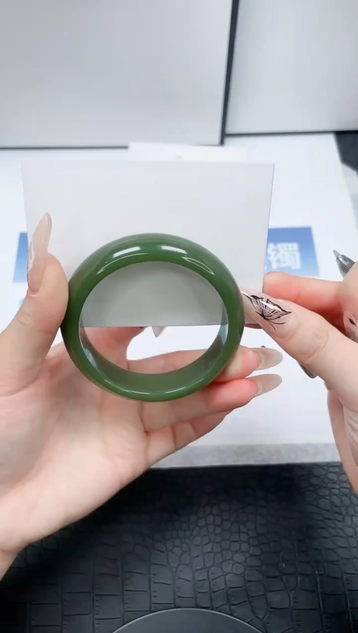 【闪购商品】石英质玉手镯未镶嵌12-56.8