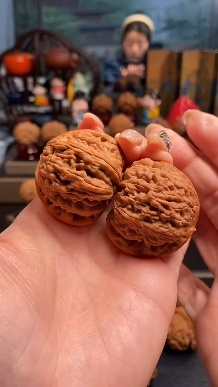 【闪购商品】文玩核桃把件H 672白狮子41尺