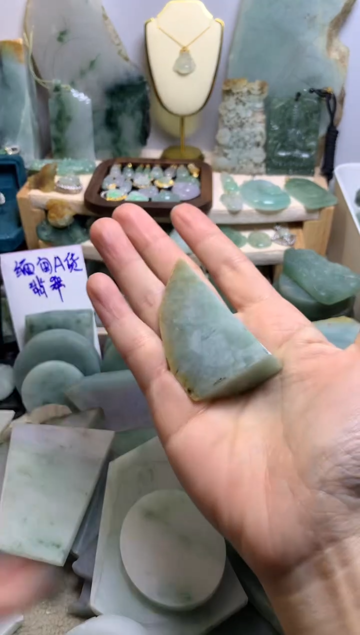 【闪购商品】翡翠挂件未镶嵌缅甸A货翡翠，没有运费险