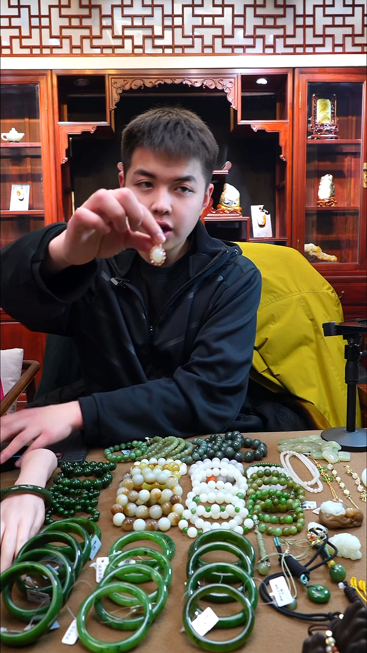 未镶嵌手链和田玉白玉吊坠