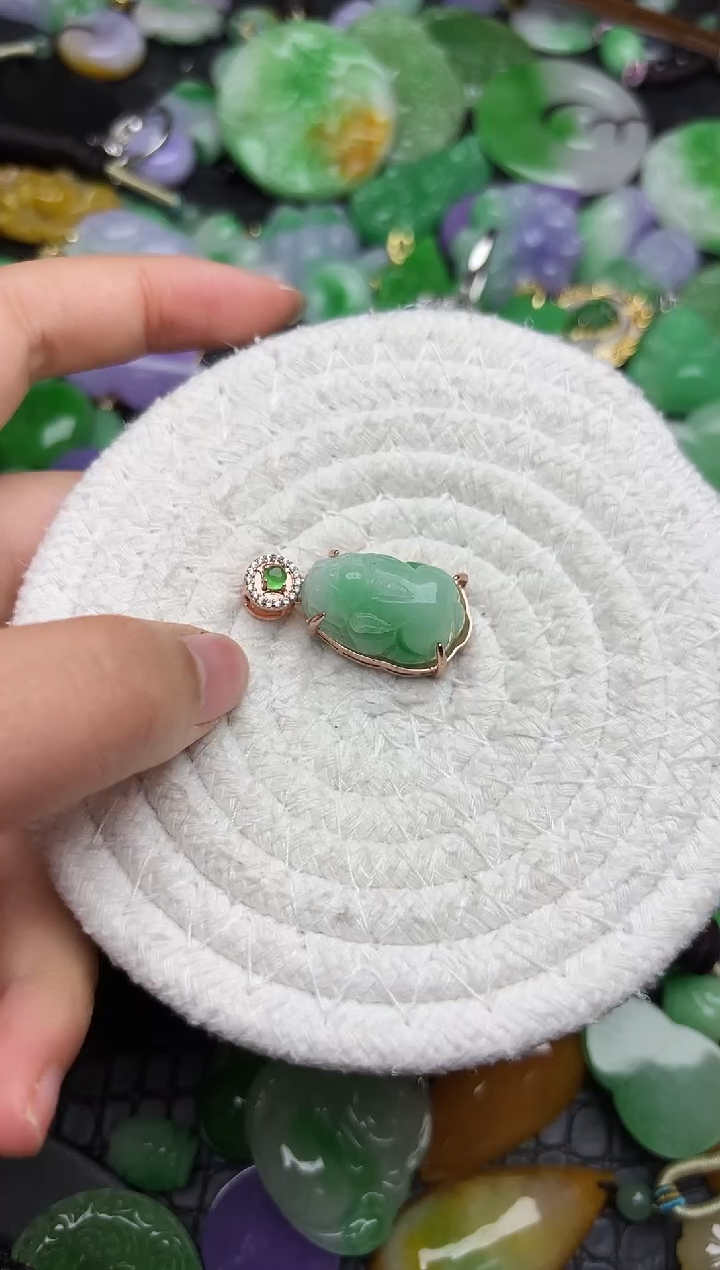 颈饰未镶嵌翡翠缅甸翡翠吊坠